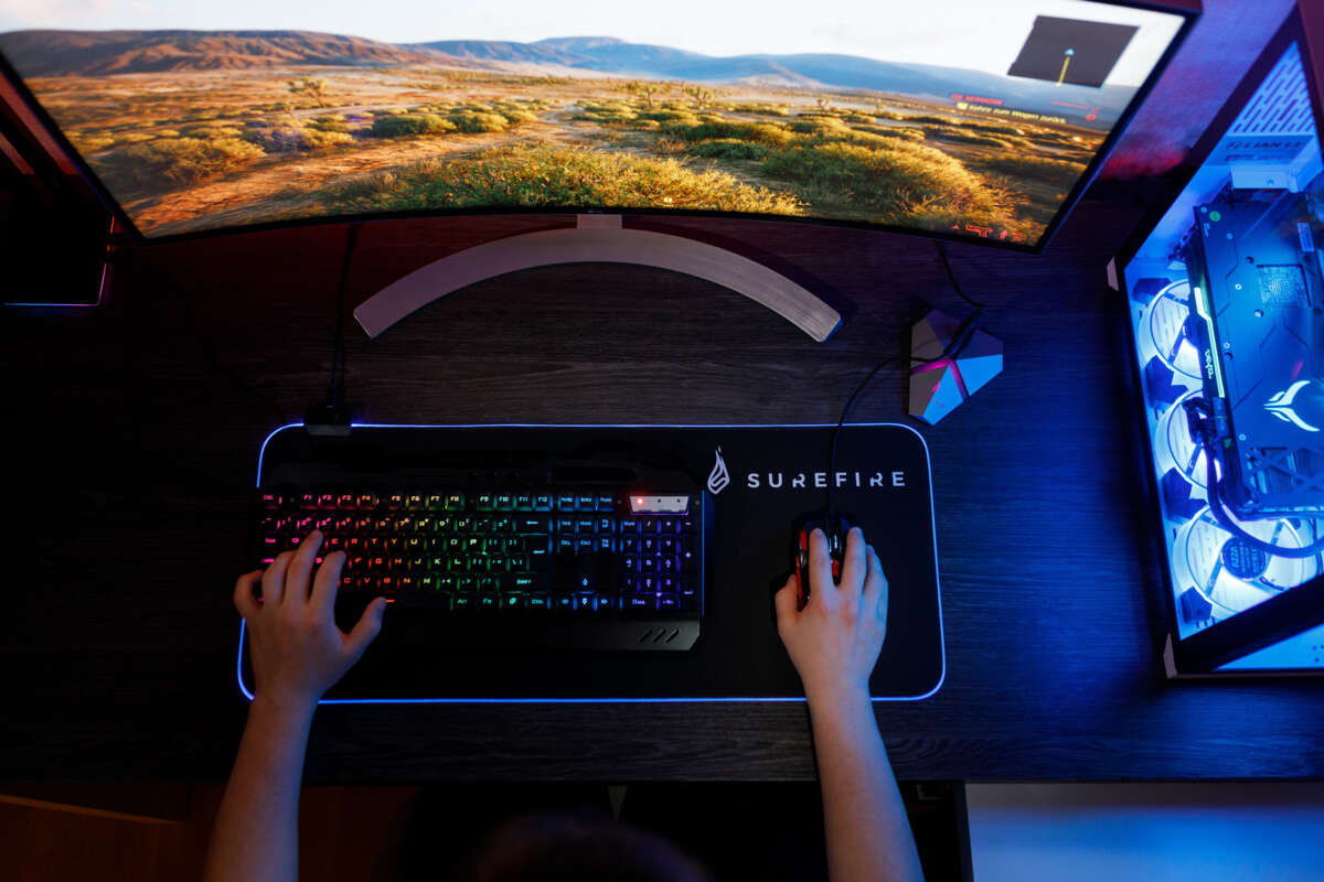 SureFire Silent Flight RGB-680 gamingmusematte