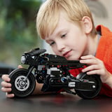 Produkt miniatyrebild LEGO® Technic BATMAN – BATCYCLE™ 42155