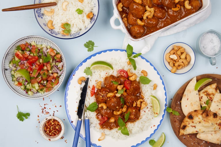 Kyllingkjøttboller i butter chicken-saus