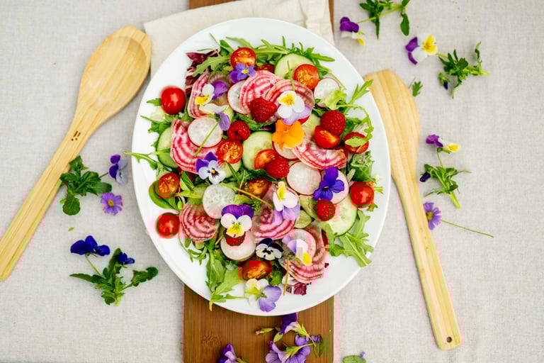 Fargerik blomstersalat
