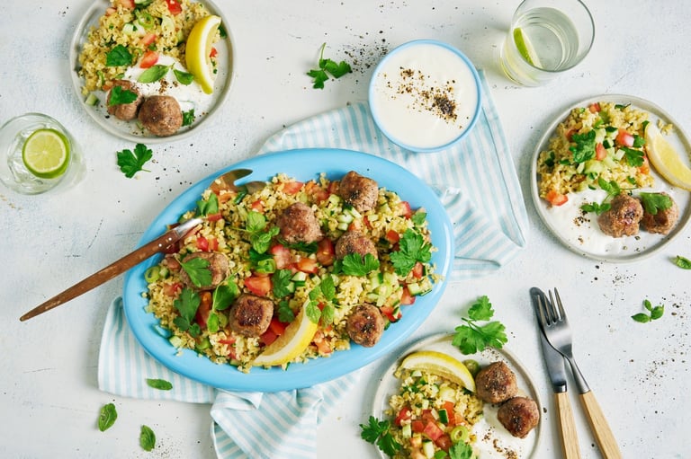Lammeboller med tabbouleh og yoghurtdressing