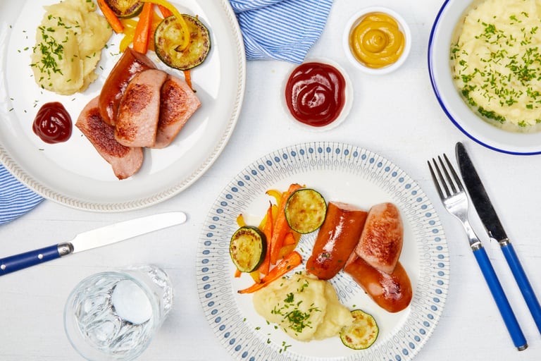 Kjøttpølser med ovnsbakte grønnsaker og potetmos