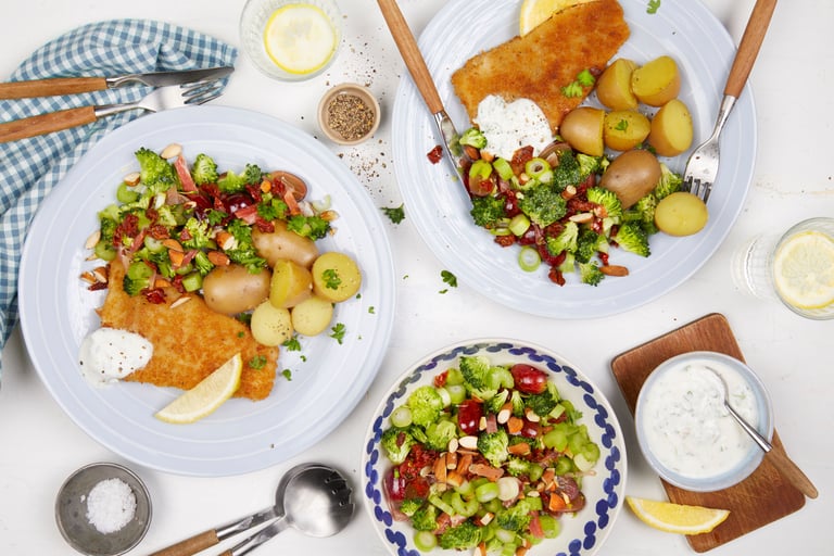 Sprøbakt torsk med brokkolisalat og kokte småpoteter