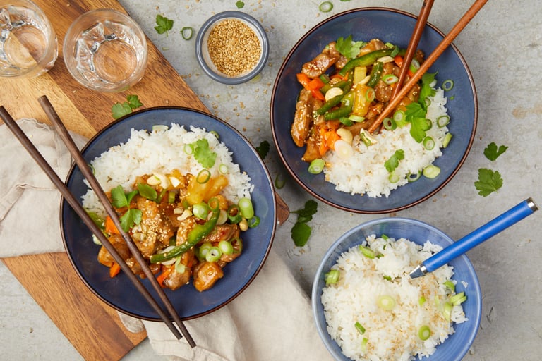 Kinesisk wok med nakkekoteletter og sweet & sour-saus