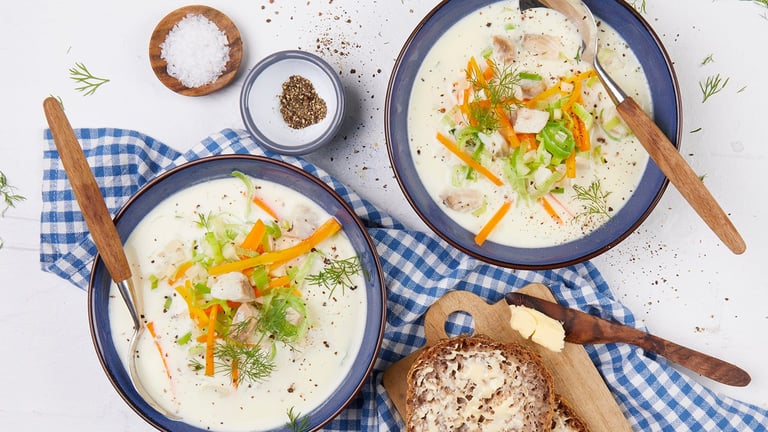 Fiskesuppe med seiloin og rotgrønnsaker