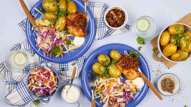 Seibiff med karamellisert løk og urtepoteter