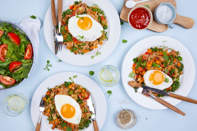 Pytt i panne med pulled pork og speilegg