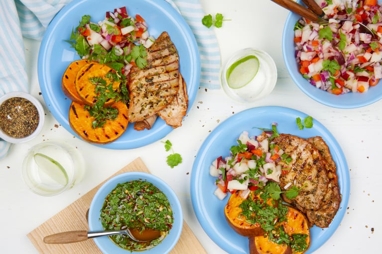 Ytrefilet av svin med chimichurri, ferskensalsa og grillet søtpotet