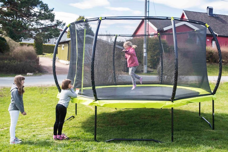 Slik gjør du trampolinen klar til våren