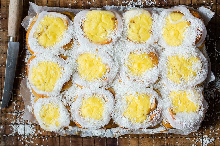Solskinnsboller med vaniljekrem og kanelfyll
