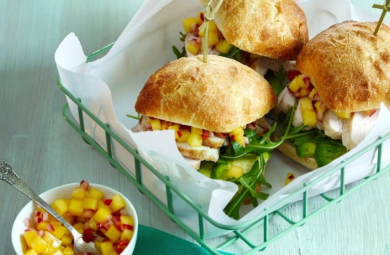 Ciabatta med kylling og mangosalsa