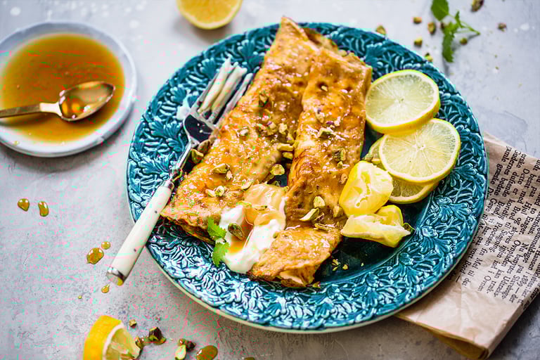 Pannekaker med gresk yoghurt og honning