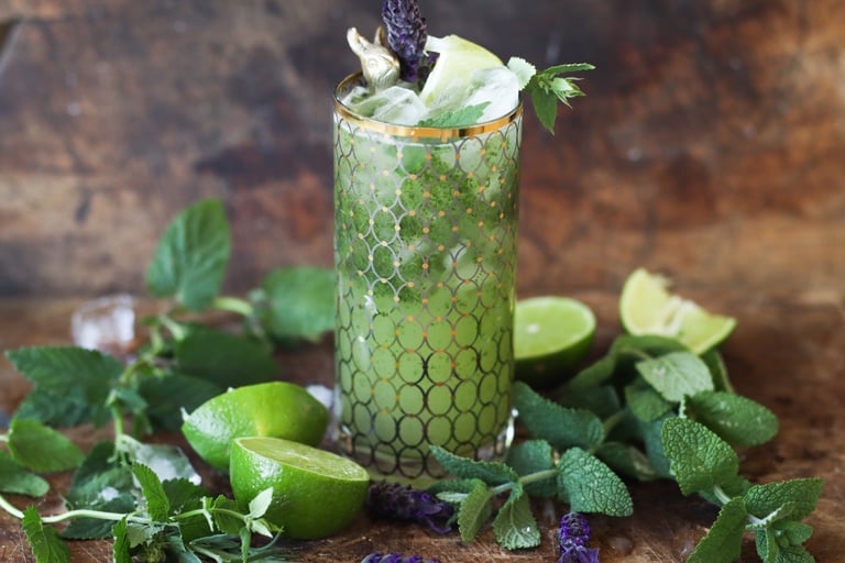 Mocktail med lime, sitron og mynte