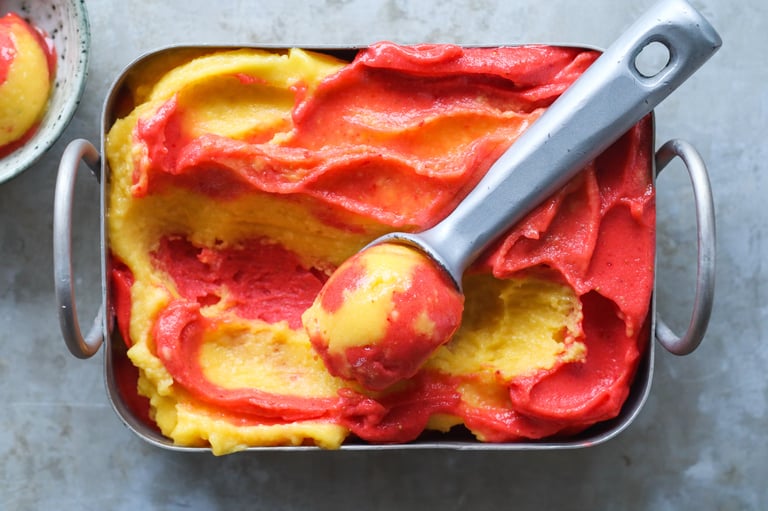 Hjemmelaget mango- og jordbæris