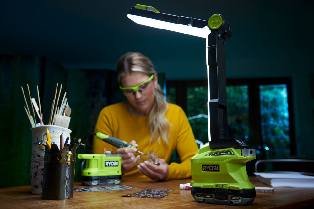 Produkt miniatyrebild Ryobi R18ALF-0 arbeidslys u/batteri og lader
